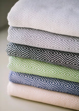 Load image into Gallery viewer, Bath Dimante Towels
